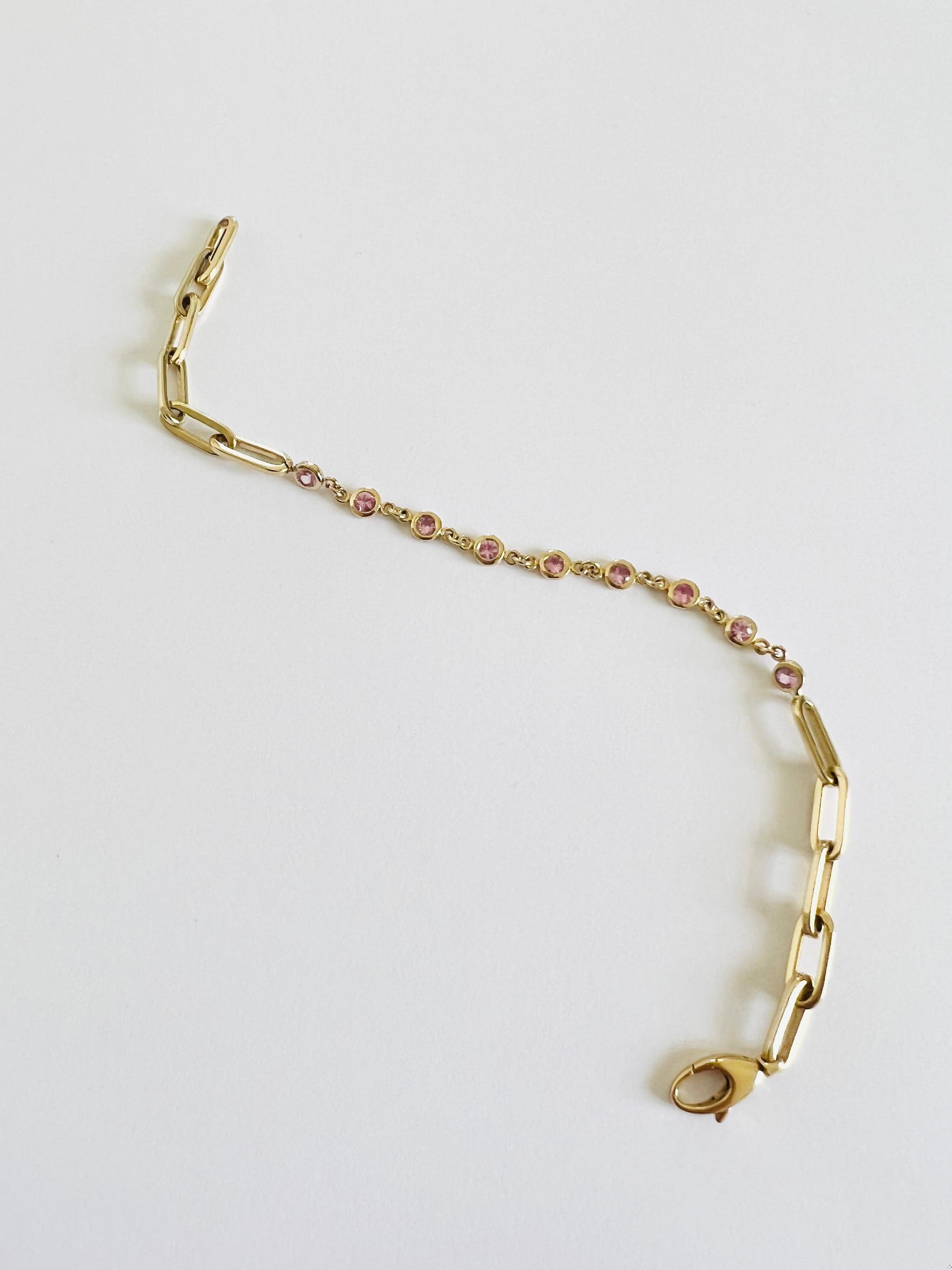 0.93 Carat Natural Pink Sapphire Paperclip Yellow Gold Bracelet