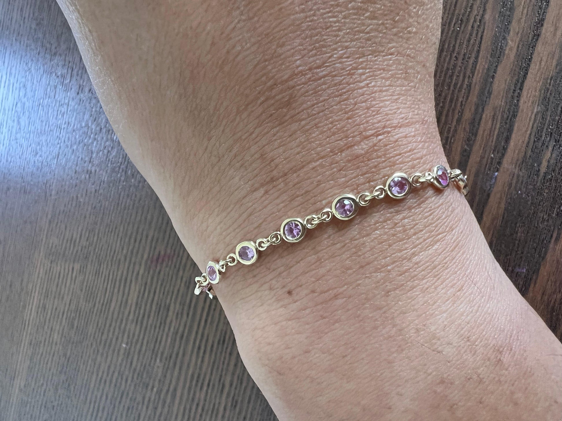 0.93 Carat Natural Pink Sapphire Paperclip Yellow Gold Bracelet