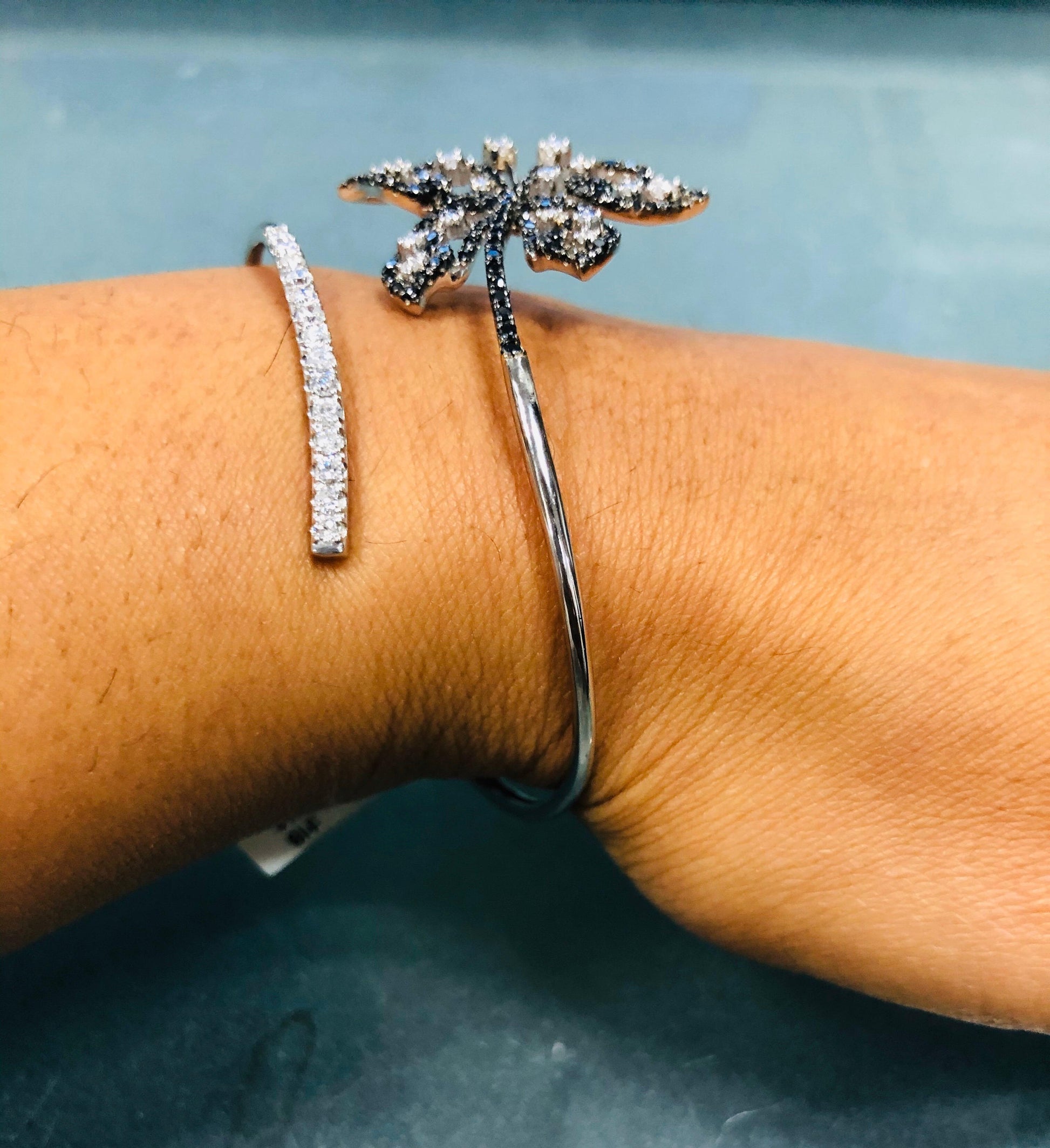 1.94 Carat Black Diamond White Diamond White Gold Bangle