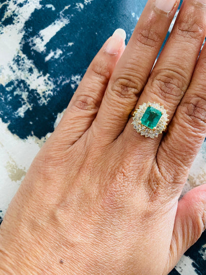 2.75 Carat Emerald Diamond 18 Karat Yellow Gold Cluster Ring