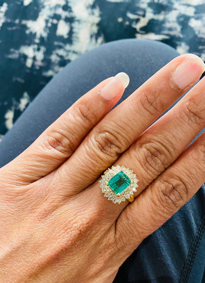 2.75 Carat Emerald Diamond 18 Karat Yellow Gold Cluster Ring